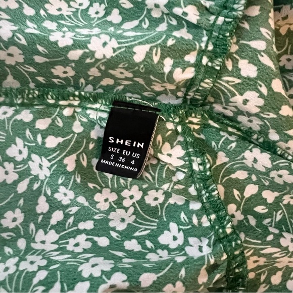 🔥SALE - any 4/$20. Floral Green Skirt - Picture 2 of 2